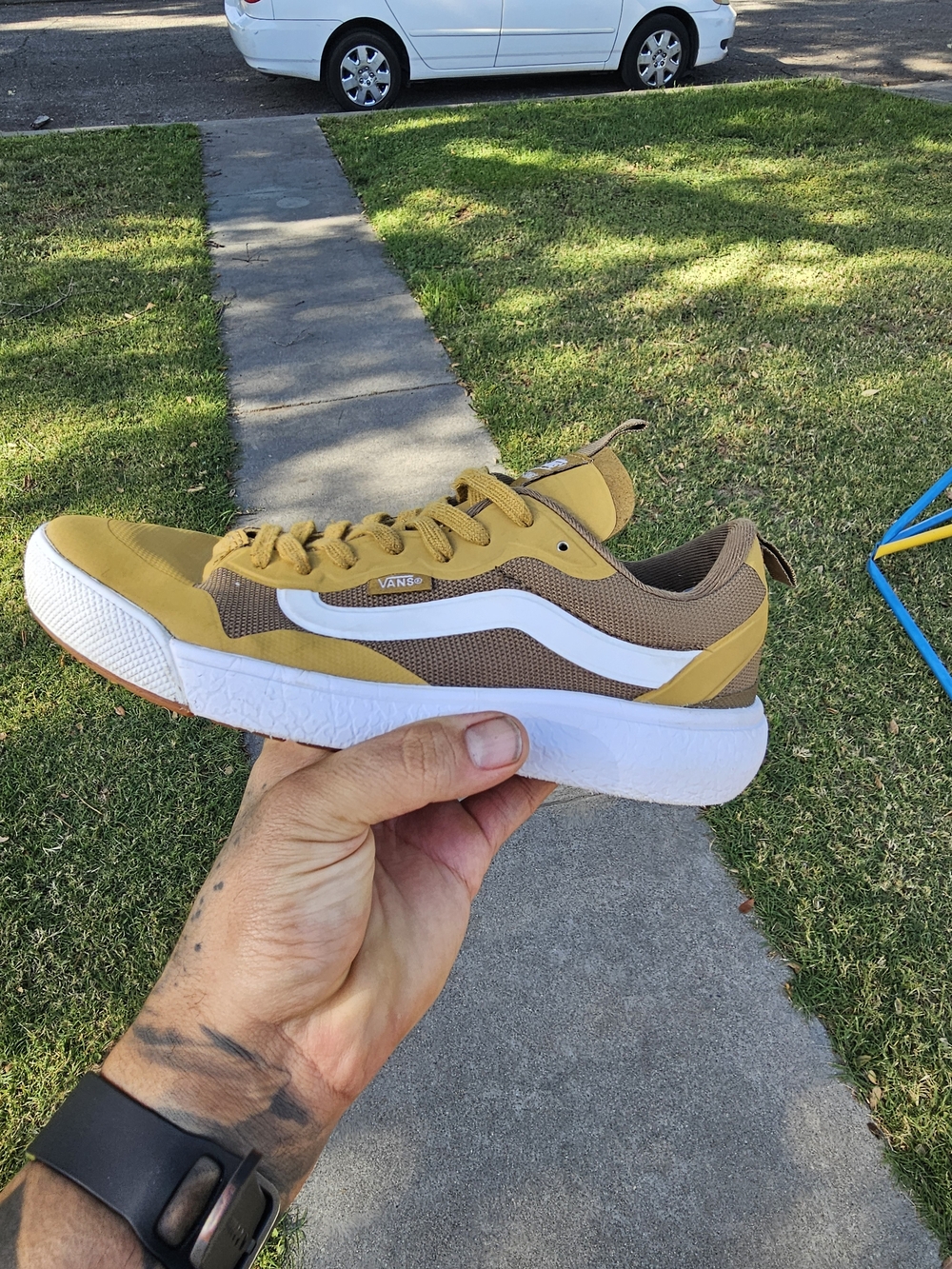 Vans Ultra Range Shoes Yellow Low-Top Ultra Cush Sole W 8.5